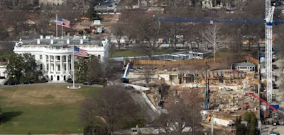 Nach Klage von Denkmalsch&uuml;tzern &ndash; Trump darf Ballsaal vorerst weiterbauen