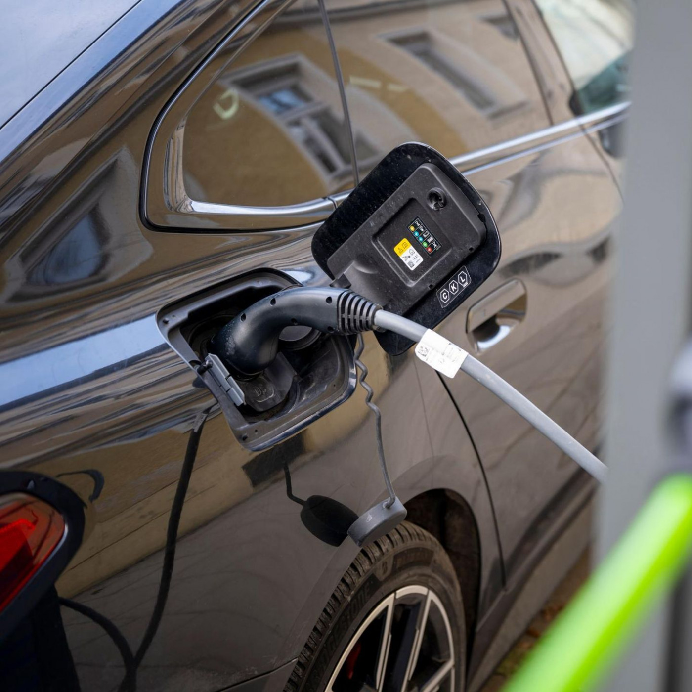 "Milliardengrab E-Autos": Gewinn der gr&ouml;&szlig;ten Autokonzerne schrumpft stark