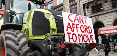 Stra&szlig;enblockaden in Irland wegen hoher Spritpreise &ndash; hohe Mittagsspr&uuml;nge in Deutschland
