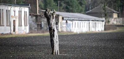 Sch&uuml;lerinnen sollen in fr&uuml;herem KZ-Krematorium Hitlergru&szlig; gezeigt haben
