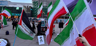 &bdquo;Was hat dieses M&auml;dchen getan?&ldquo; &ndash;&nbsp;Die irritierende N&auml;he zum Iran-Regime auf Berlins Stra&szlig;en