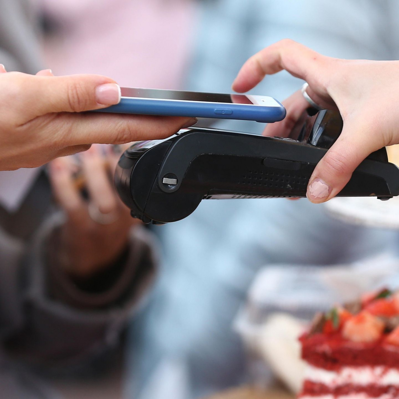 So kann man von Ihrem iPhone Tausende Euro stehlen &ndash; selbst wenn es gesperrt ist