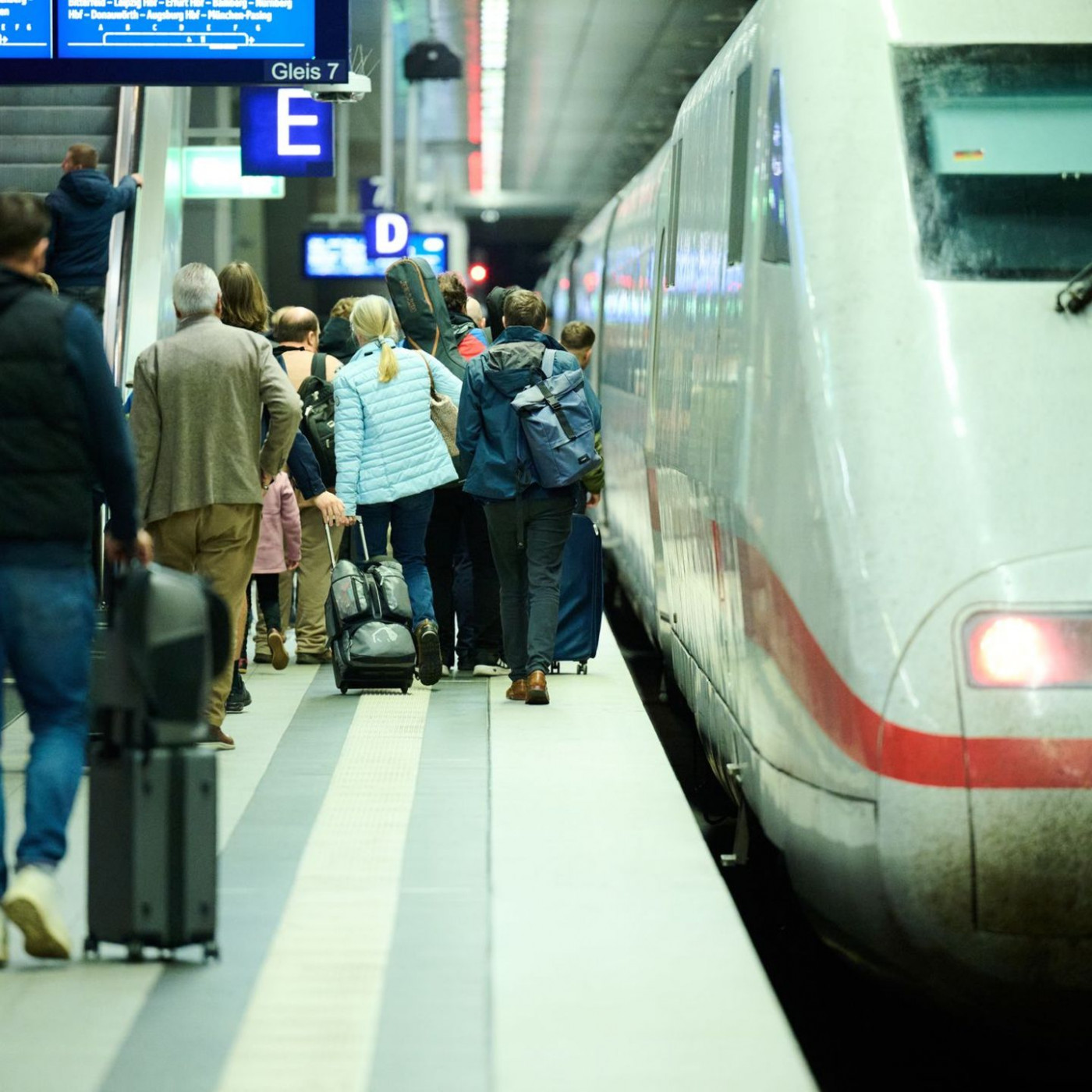 Verkehrs-Umfrage: &Uuml;ber ein Drittel meidet Z&uuml;ge wegen Pannen