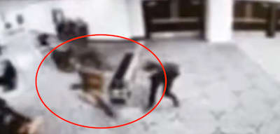 Videoaufnahme zeigt Moment, in dem der Sch&uuml;tze die Security durchbricht