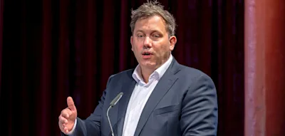 &bdquo;Dann lasse ich mich gern anbr&uuml;llen&ldquo;, sagt Klingbeil &uuml;ber den Streit mit Merz