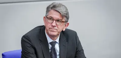 &bdquo;Politische Extremisten&ldquo; &ndash; Gericht untersagt Weimers &Auml;u&szlig;erung zu Buchladen