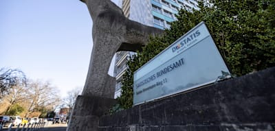 Zahl der Beamten steigt um fast sechs Prozent