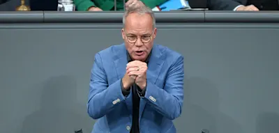 &bdquo;Gie&szlig;kanne keine Dauerl&ouml;sung&ldquo; &ndash; SPD-Fraktionschef Miersch stellt Fortsetzung des Tankrabatts infrage