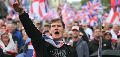 Ausnahmezustand in London &ndash;&nbsp;Zehntausende bei Rechtsextremisten-Demo und Pal&auml;stinenser-Protest