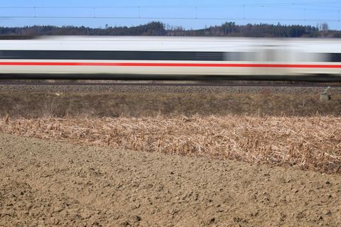 Bundestag will Weg f&uuml;r Bahn-Neubaustrecken freimachen