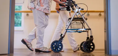 Pflege im Heim immer teurer &ndash; monatlicher Eigenanteil in einem Jahr um mehr als 250 Euro gestiegen