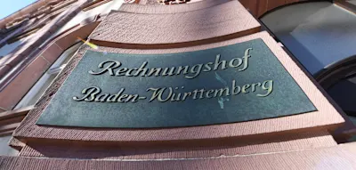 &bdquo;Dienstlicher Zweck nicht erkennbar&ldquo; &ndash; Rechnungshof kritisiert horrende Ausgaben bei Landesbeh&ouml;rde