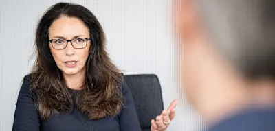 Fahimi fordert &bdquo;Hitze-Ausfallgeld&ldquo; und neue Arbeitsregeln bei hohen Temperaturen