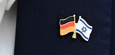 20-J&auml;hriger tritt Mann wegen Israel-Anstecker ins Krankenhaus &ndash; Polizei nimmt Syrer fest