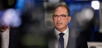 &bdquo;Wir sind t&auml;gliches Ziel hybrider Kriegsf&uuml;hrung&ldquo;, sagt Dobrindt und nennt Ziele der &bdquo;fremden M&auml;chte&ldquo;