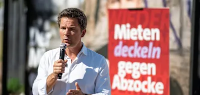 &bdquo;Es kann nicht sein, dass wir so ein Propagandahaus mitten in Berlin haben&ldquo;