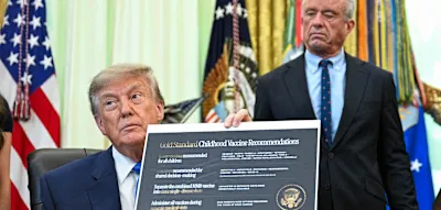 Dann schimpft Trump auf Impfdosen &bdquo;in der Gr&ouml;&szlig;e einer Limonadenflasche&ldquo;