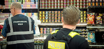 &bdquo;Die sind ja nicht bl&ouml;d&ldquo;, sagt Scooter, als er die illegalen Vapes findet