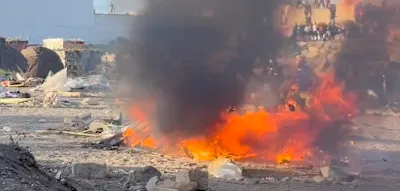 Demonstranten legen Feuer in Notlager in Ceuta &ndash; Migranten m&uuml;ssen sich zur&uuml;ckziehen