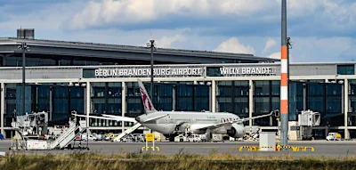 Gefahrgut-Alarm am BER &ndash; Polizei r&auml;umt komplettes Flughafen-Terminal