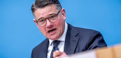 &bdquo;Kriminalit&auml;t von zugewanderten Menschen&ldquo; &ndash; Rhein st&ouml;&szlig;t Stadtbild-Debatte neu an