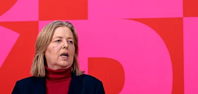 B&auml;rbel Bas tritt von allen &Auml;mtern zur&uuml;ck &ndash; und erhebt schwere Vorw&uuml;rfe gegen Koalitionspartner