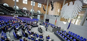 10 Euro jeden Monat vom Staat f&uuml;rs Kind &ndash; Bundestag beschlie&szlig;t &bdquo;Fr&uuml;hstartrente&ldquo;