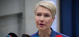Schwesig und Weidel fallen im Politiker-Ranking &ndash; AfD h&auml;lt Vorsprung von mehr als 10 Punkten