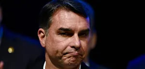 Fl&aacute;vio Bolsonaro muss P&auml;sse abgeben und darf nicht ausreisen
