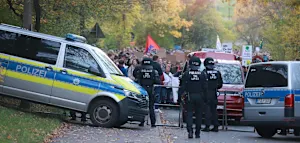 Pfefferspray, Schlagst&ouml;cke und vier verletzte Polizisten bei Anti-H&ouml;cke-Demo in Jena