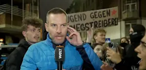 &bdquo;Wollen nichts mit Nazis zu tun haben&ldquo; &ndash; WELT-Reporter werden von Demonstranten bedr&auml;ngt
